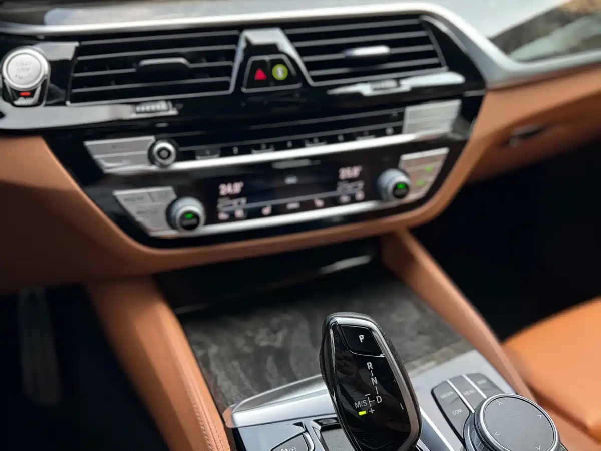 BMW 6 Series GT 2020 630i M Sport Package фото 14