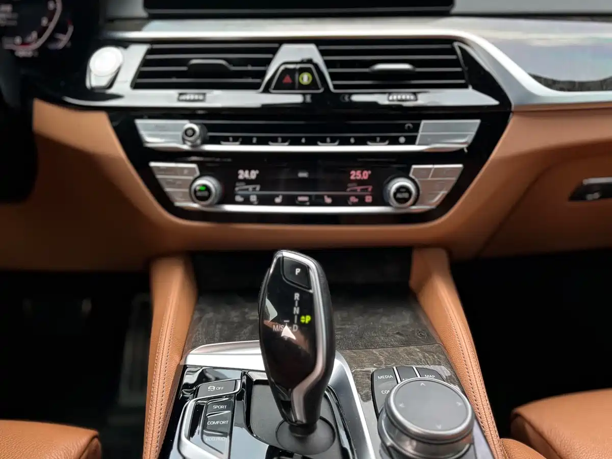 BMW 6 Series GT 2020 630i M Sport Package фото 13