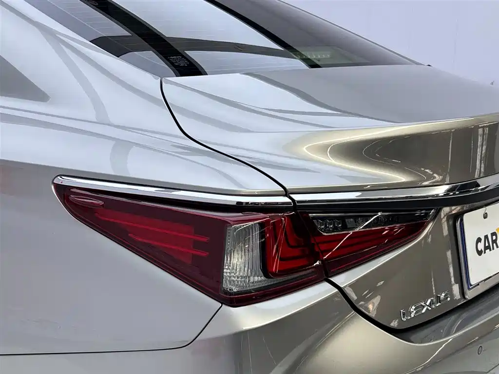 Lexus ES 2021 200 Excellence Edition фото 12