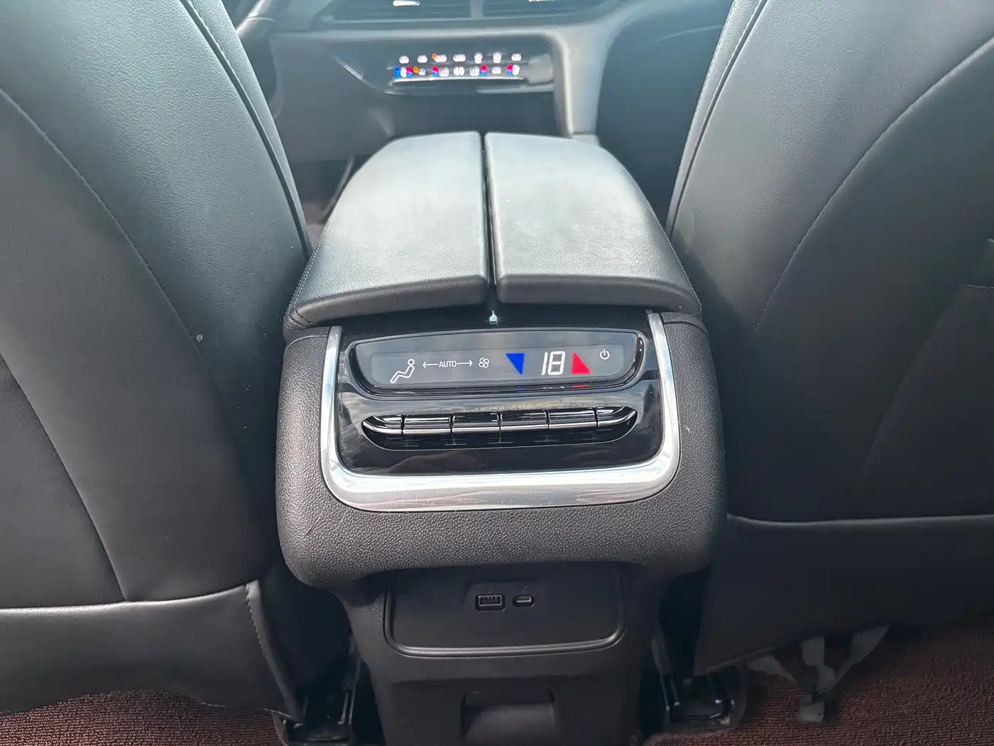 Фото 34 - Buick Enclave