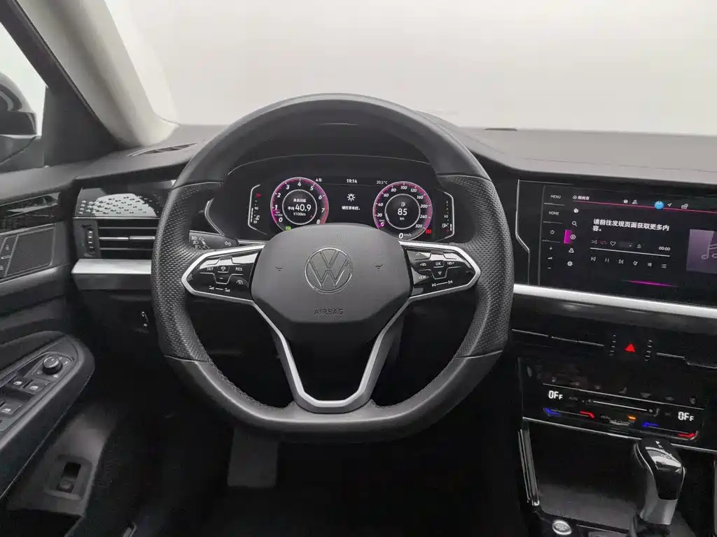Фото 11 - Volkswagen Passat