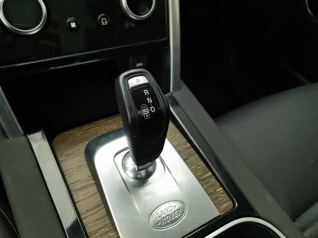LAND ROVER DISCOVER NEW ENERGY SOURCES FOR SPORTS