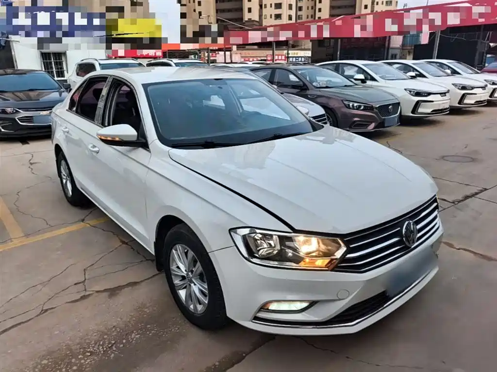 Volkswagen Bora 2017 1.6L Manual Fashion Edition фото 4