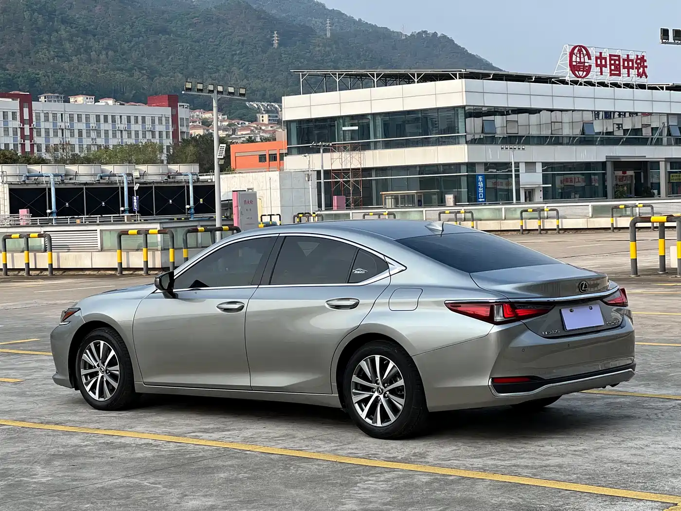 Lexus ES 2018 260 Excellence Edition China V фото 2