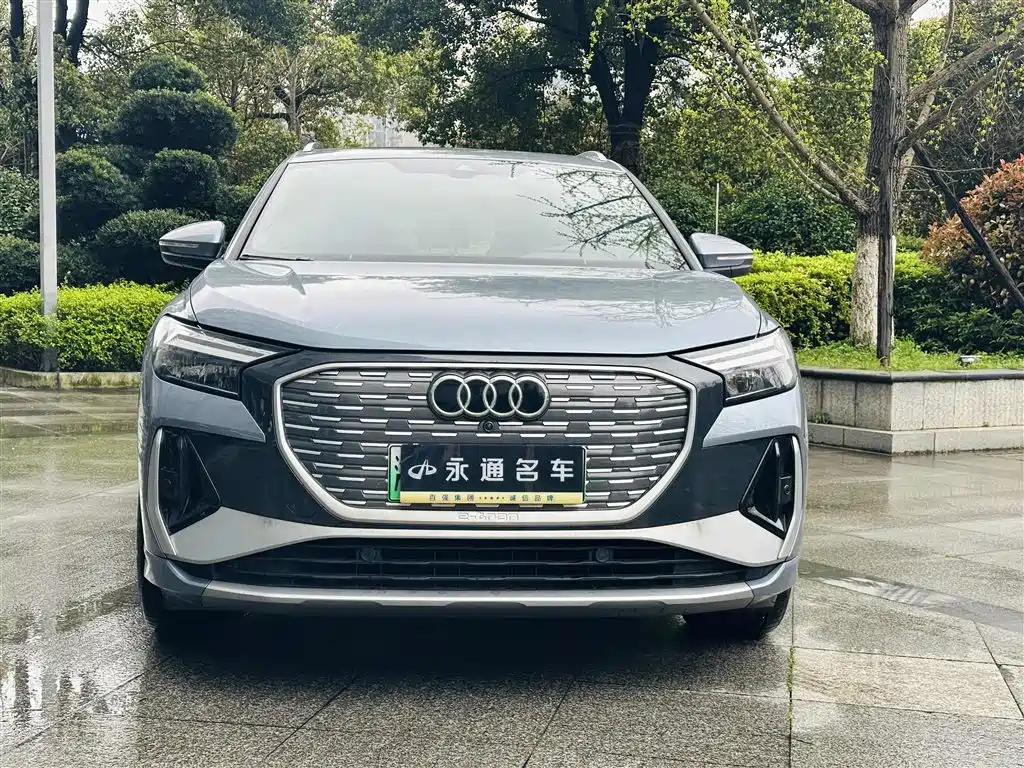 AUDI Q4 E TRON