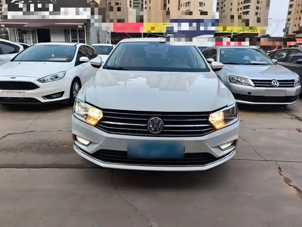 Volkswagen Bora 2017 1.6L Manual Fashion Edition фото 3