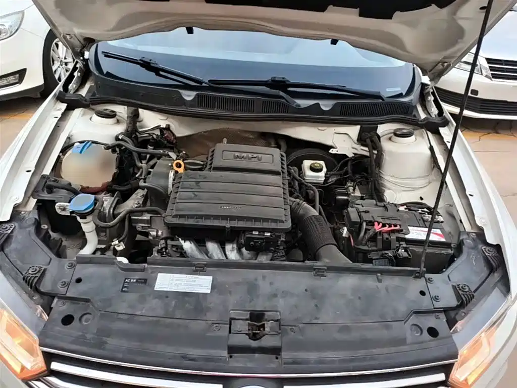 Volkswagen Bora 2017 1.6L Manual Fashion Edition фото 20