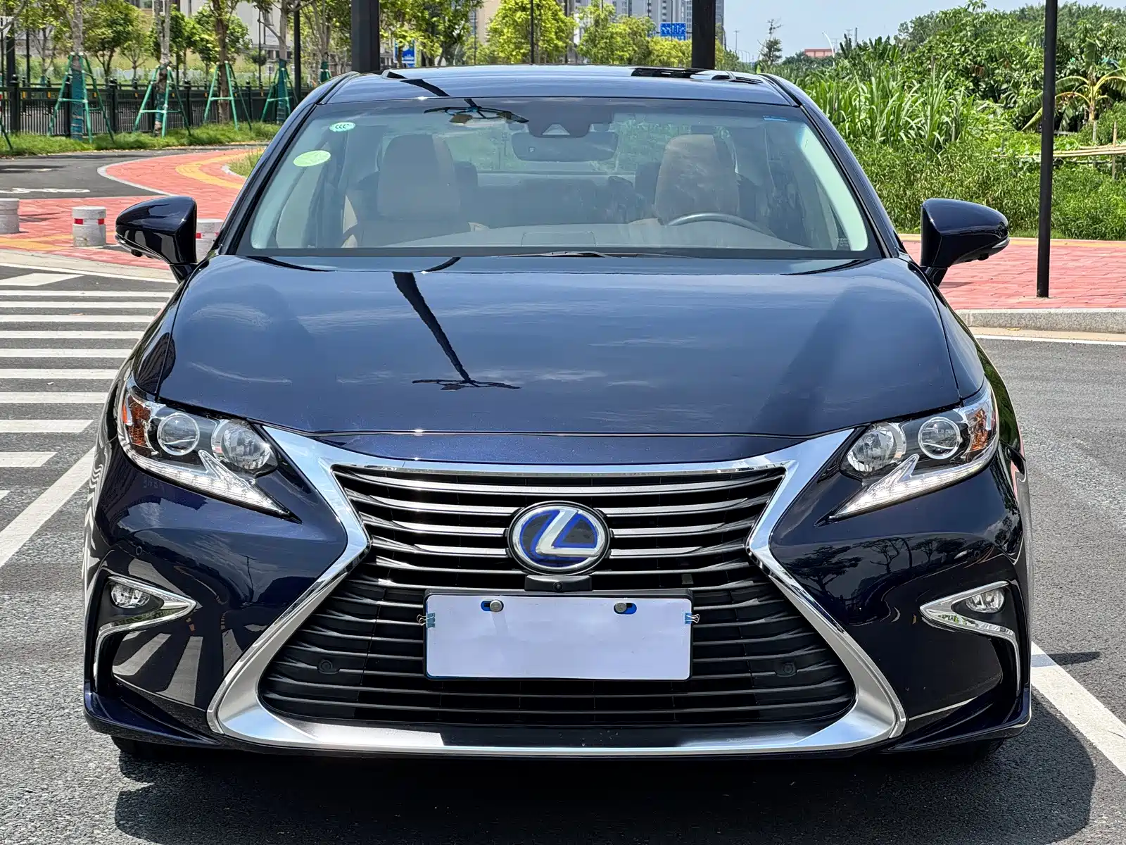 Фото 1 - Lexus ES