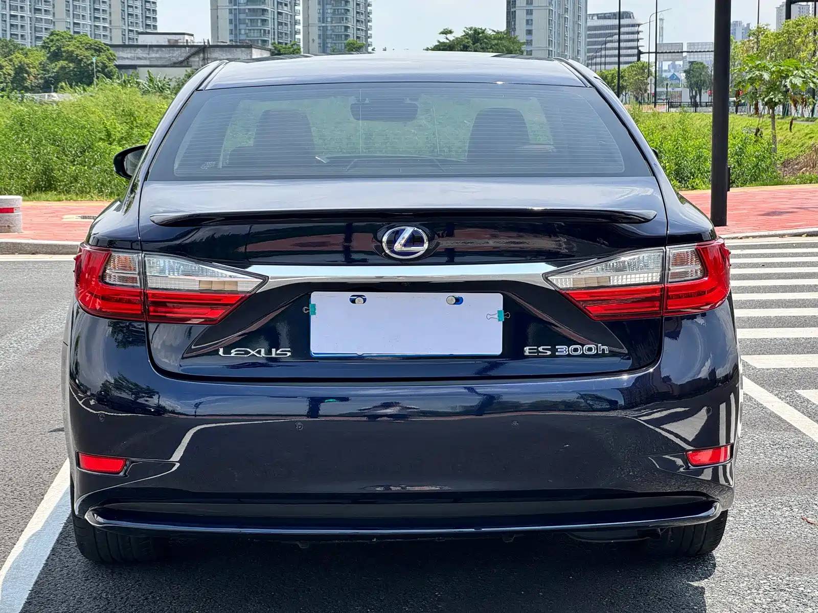 Фото 10 - Lexus ES