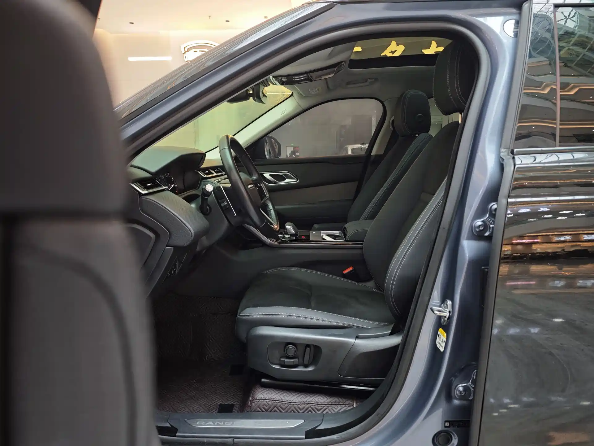 Фото 7 - Land Rover Range Rover Velar