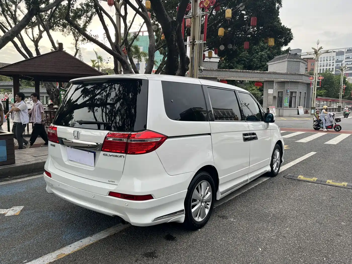 Honda Elysion 2012 2.4L VTi Luxury Edition фото 6