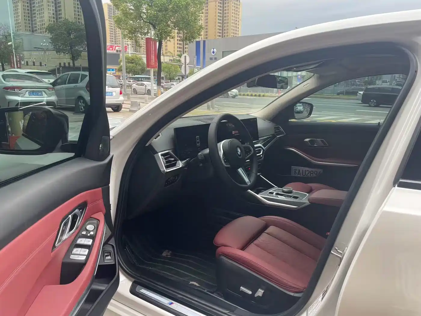 BMW 3 Series 2023 325Li M Sport Black Night Package фото 4