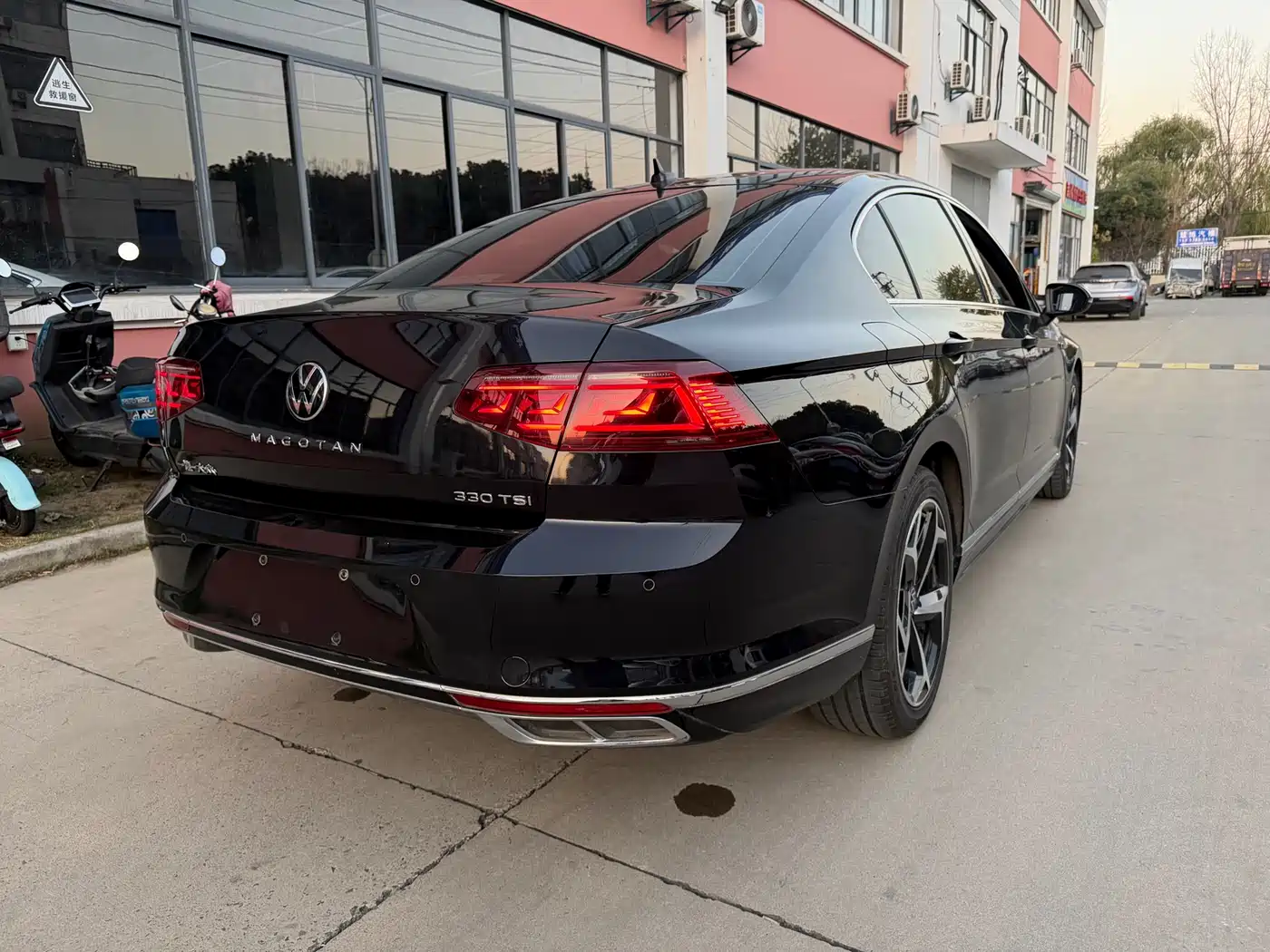 Volkswagen Magotan 2023 Model 2 Million Commemorative Edition 330TSI DSG Luxury фото 18