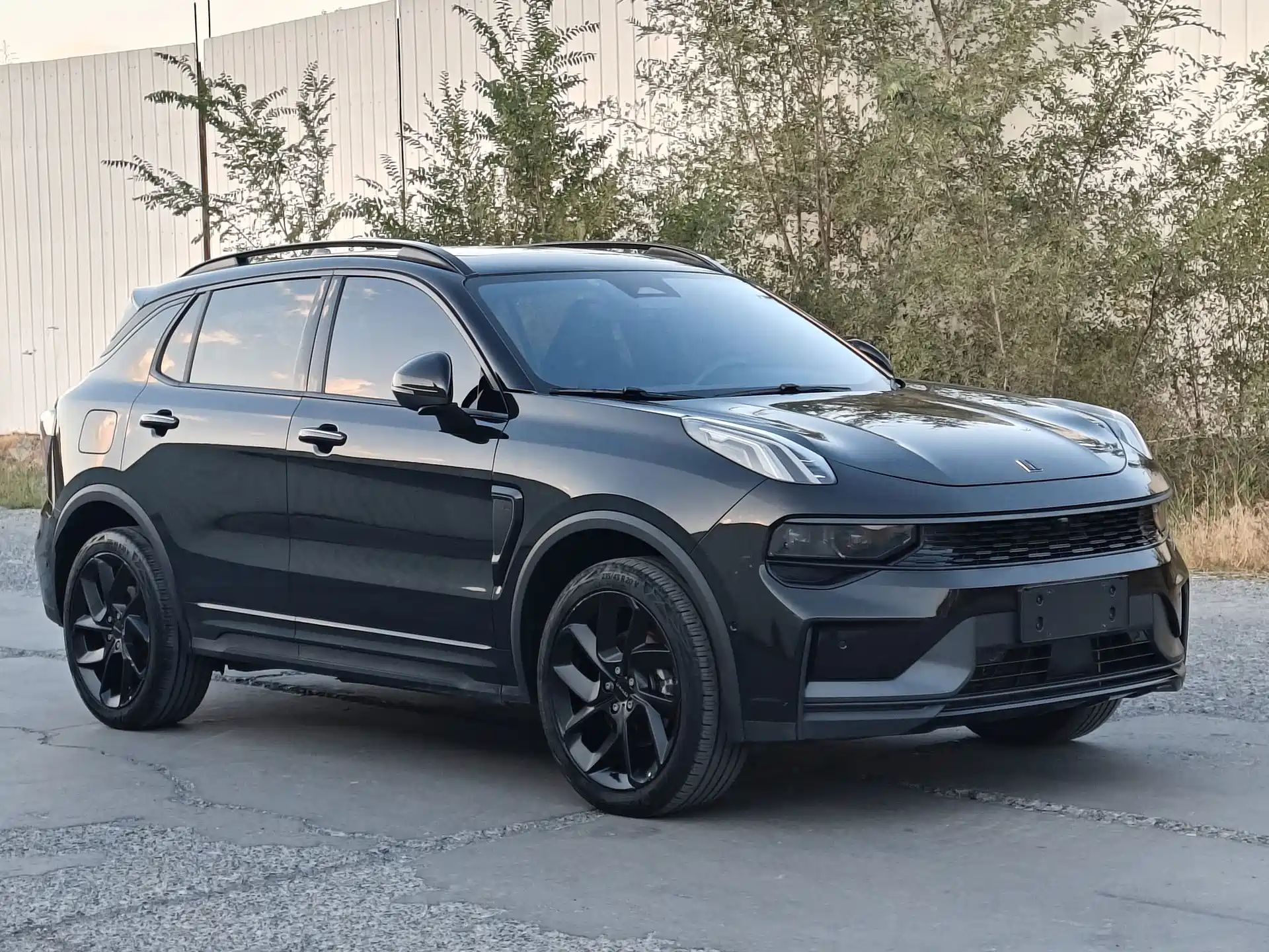 Photo 3 - Lynk & Co 01