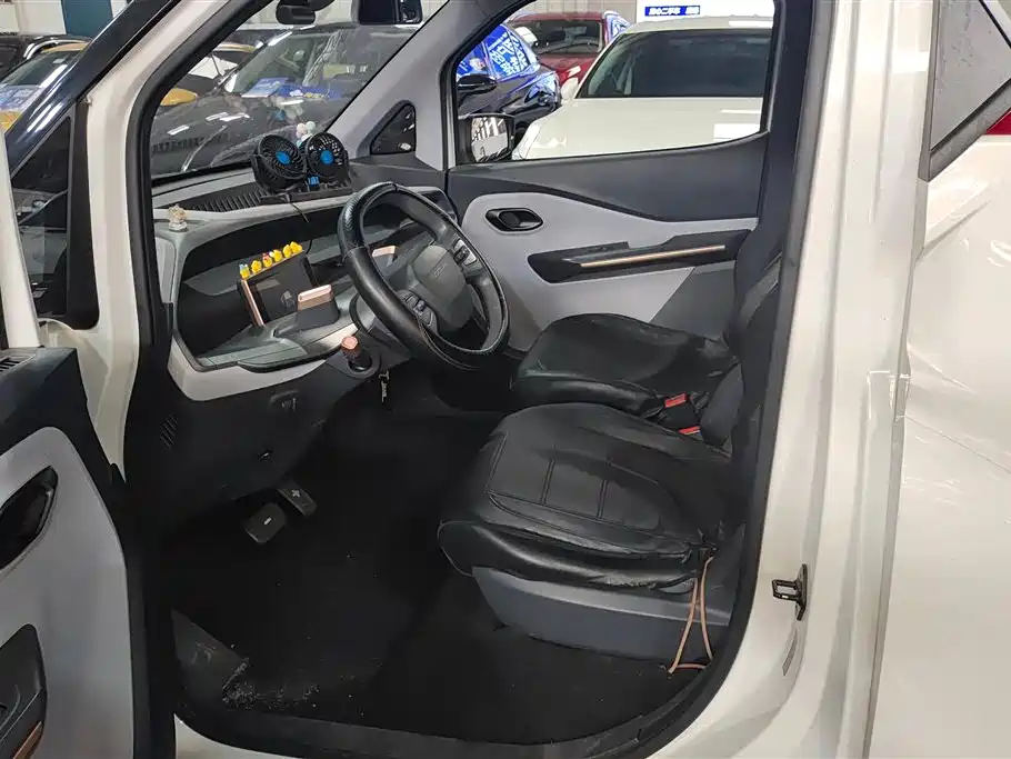 BAOJUN E200