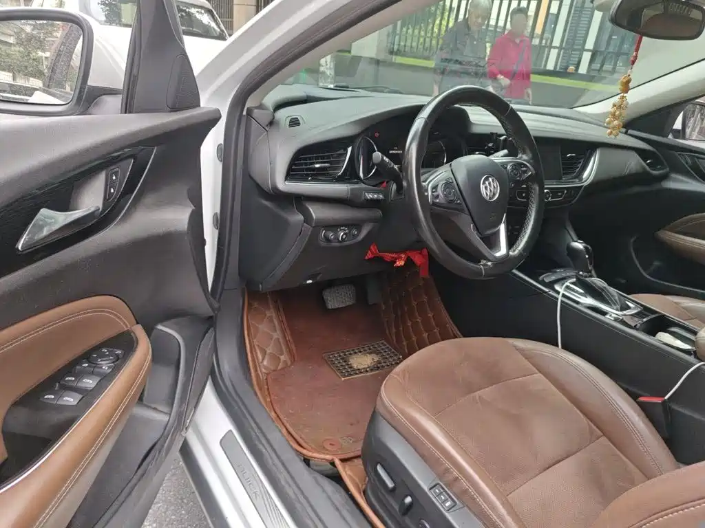Photo 17 - Buick Regal
