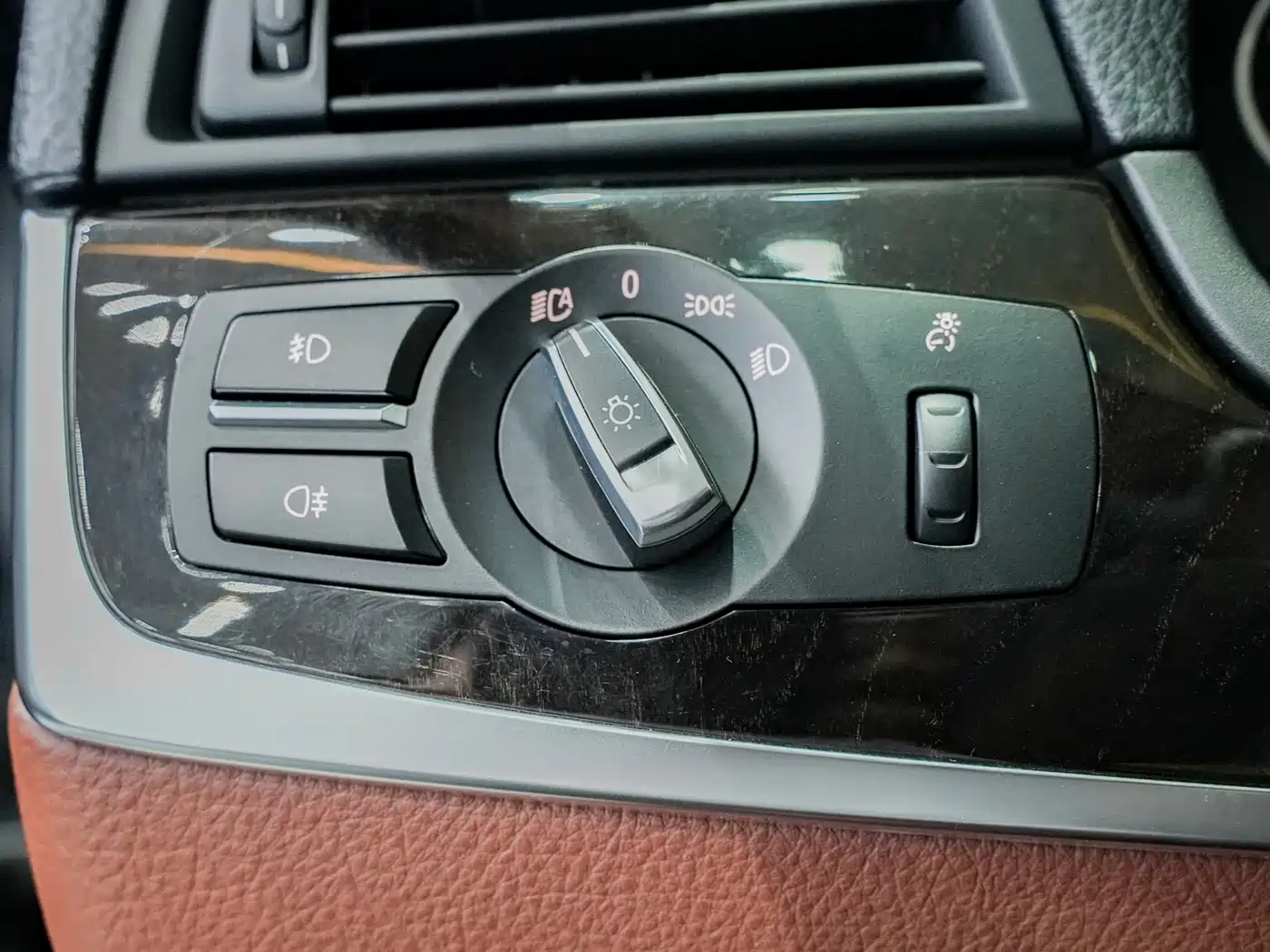 BMW 5 Series 2014 525Li Leading фото 13