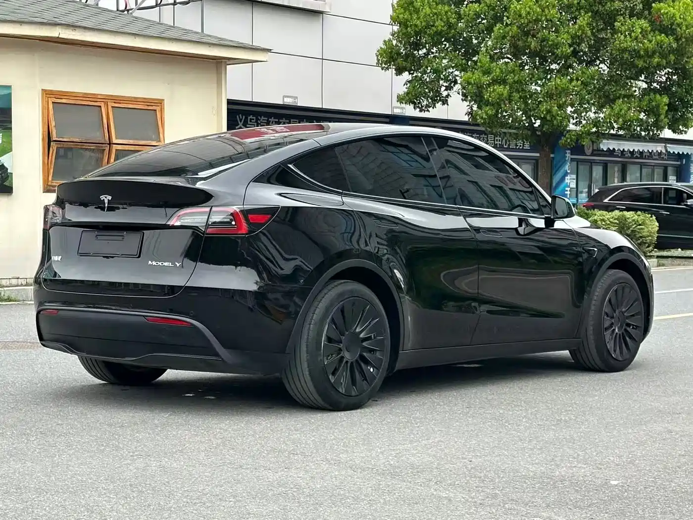 TESLA MODEL Y