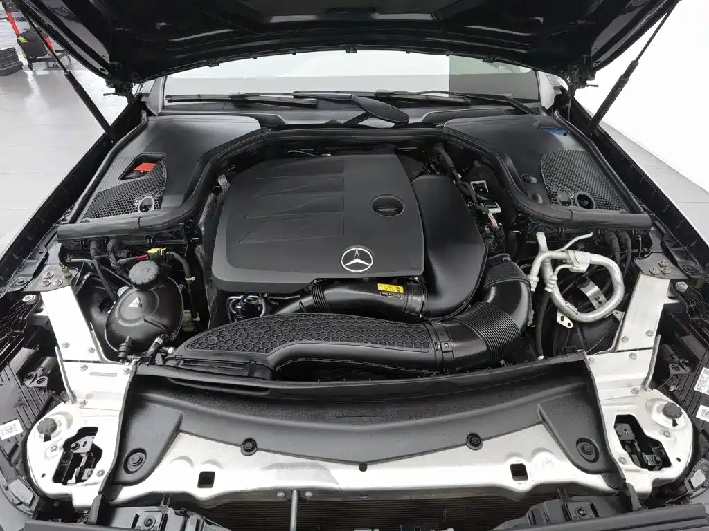 Mercedes-Benz E-Class, миниатюра 6