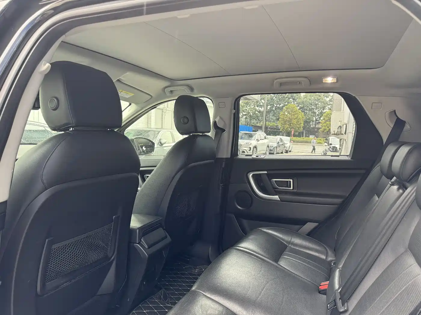 Land Rover Discovery Sport 2018 240PS SE Edition фото 8