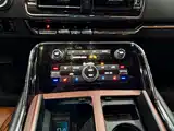 Фото 12 - Lincoln Navigator