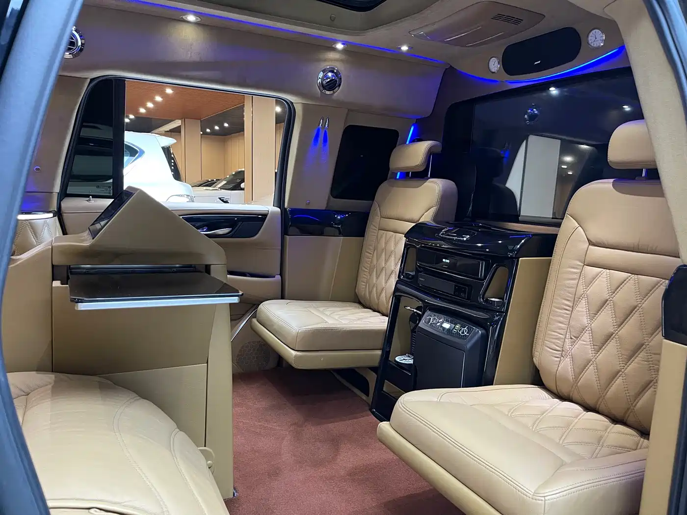 Cadillac Escalade 2017 6.2L ESV Platinum Extended фото 12