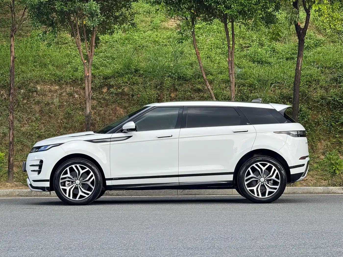 Land Rover Range Rover Evoque 2022 Range Rover Evoque L 200PS R-Dynamic Standard Elite Edition фото 6