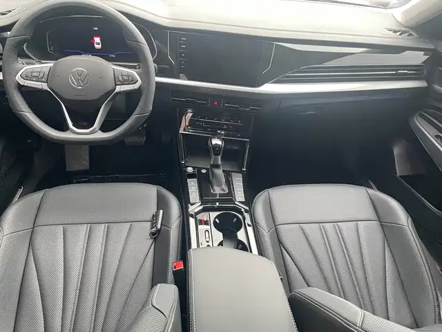 Volkswagen Passat 2025 Outstanding 380TSI Dragon Glory Edition — фото 5