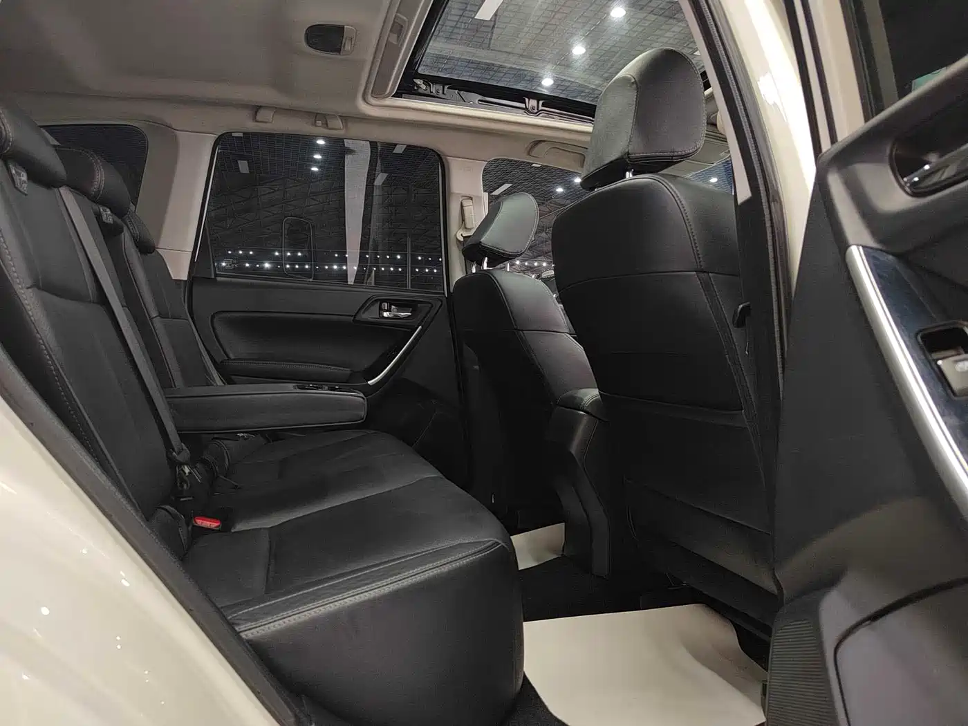 Subaru Forester 2016 2.0i Fashion Navigation Edition фото 17