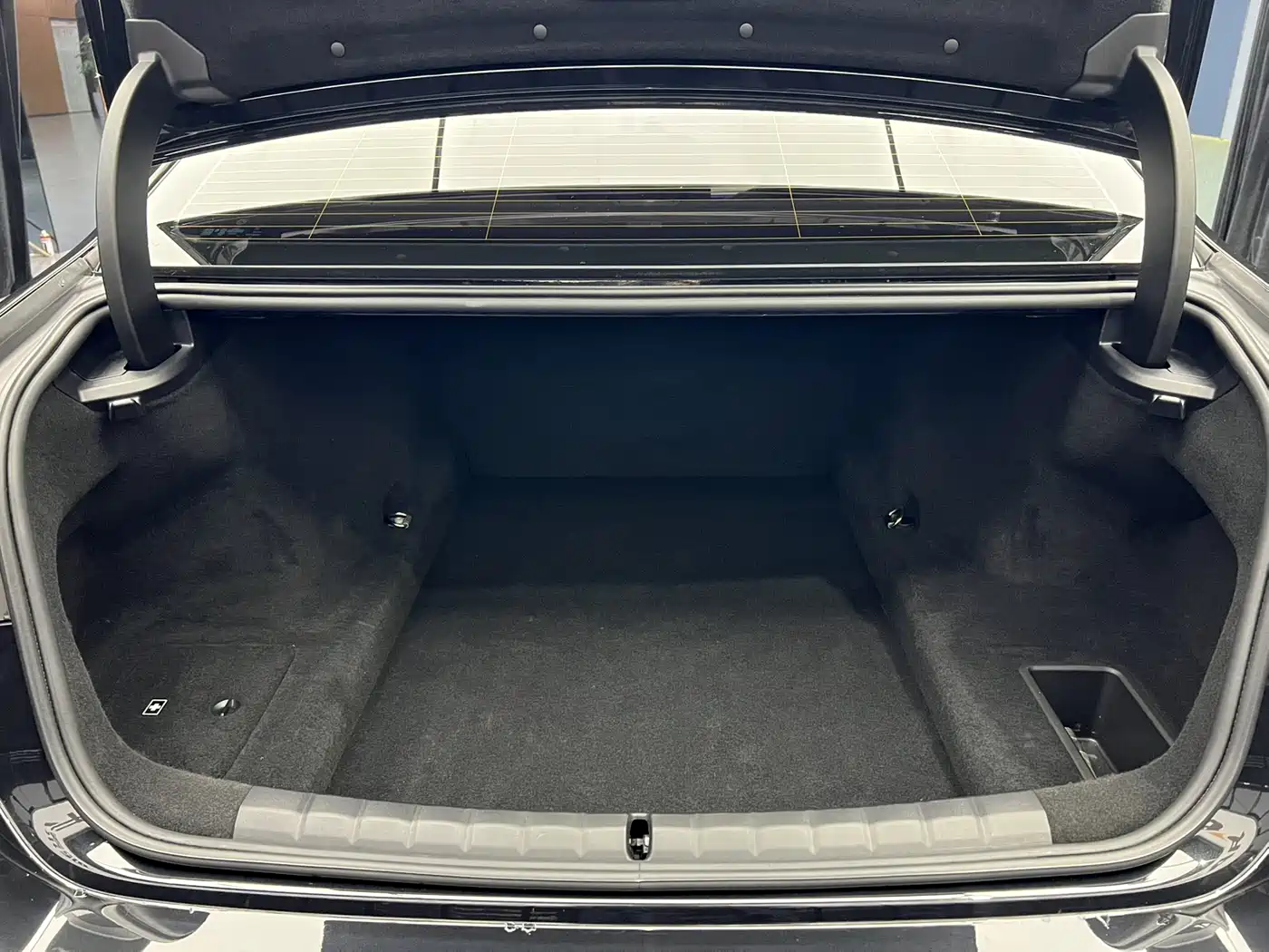 BMW 7 Series 2023 Model 735Li M Sport Package фото 13