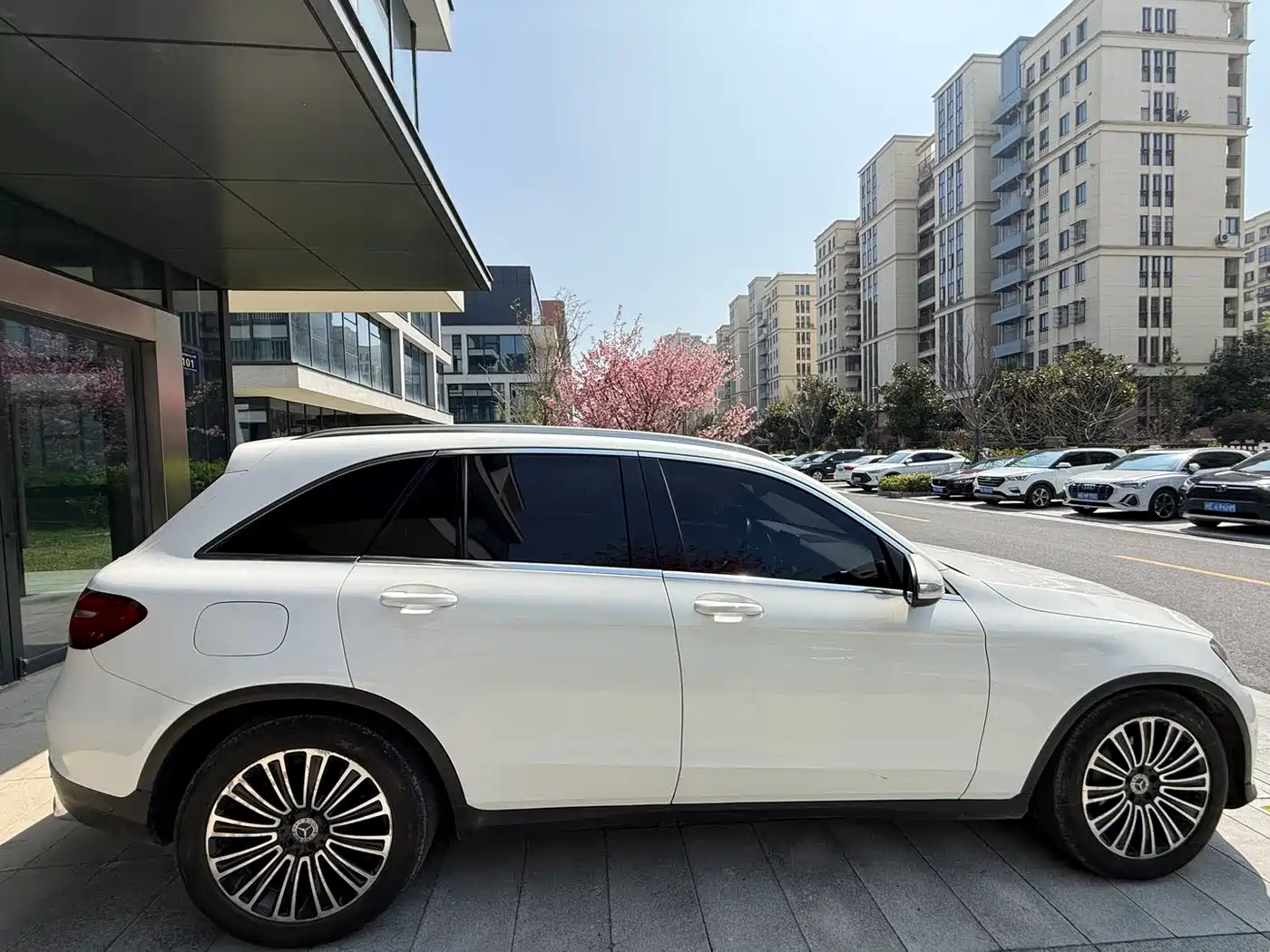 MERCEDES-BENZ GLC