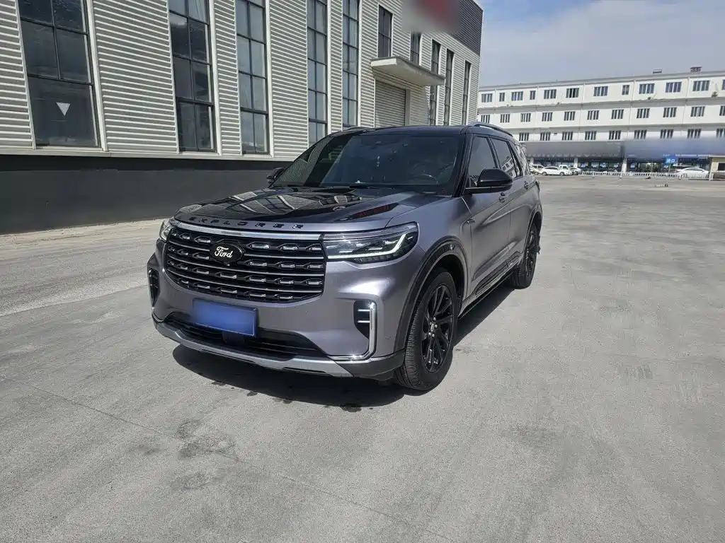 Photo 2 - Ford Explorer