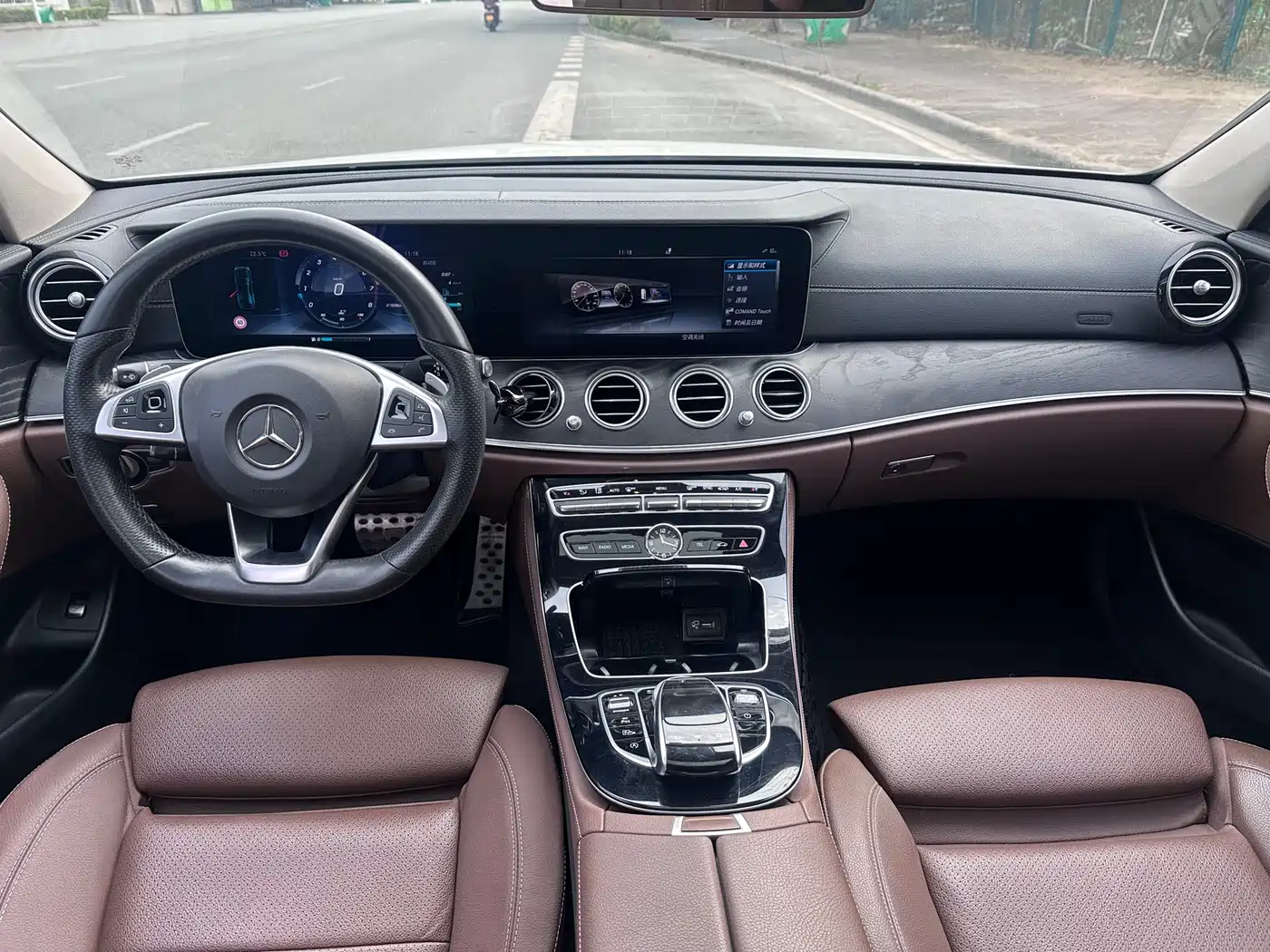 Mercedes-Benz E-Class 2016 E 200 L Sport Type фото 7