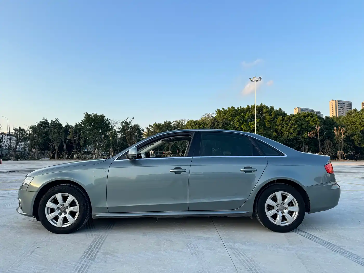 Фото 4 - Audi A4L