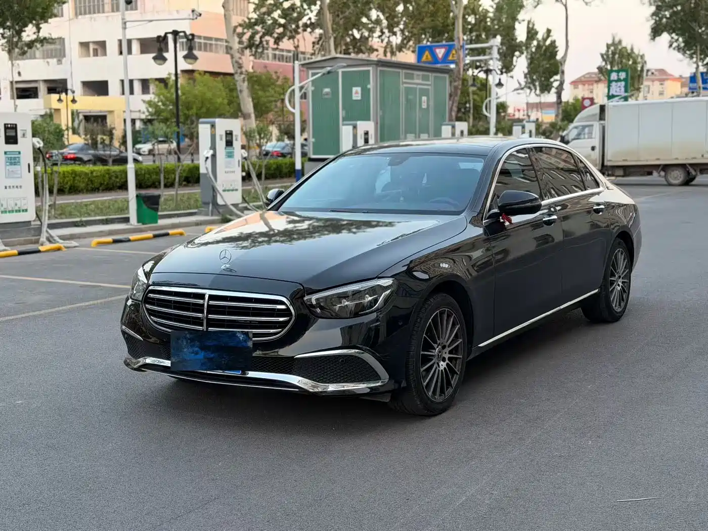 Mercedes-Benz E-Class 2022 E 260 L фото 3
