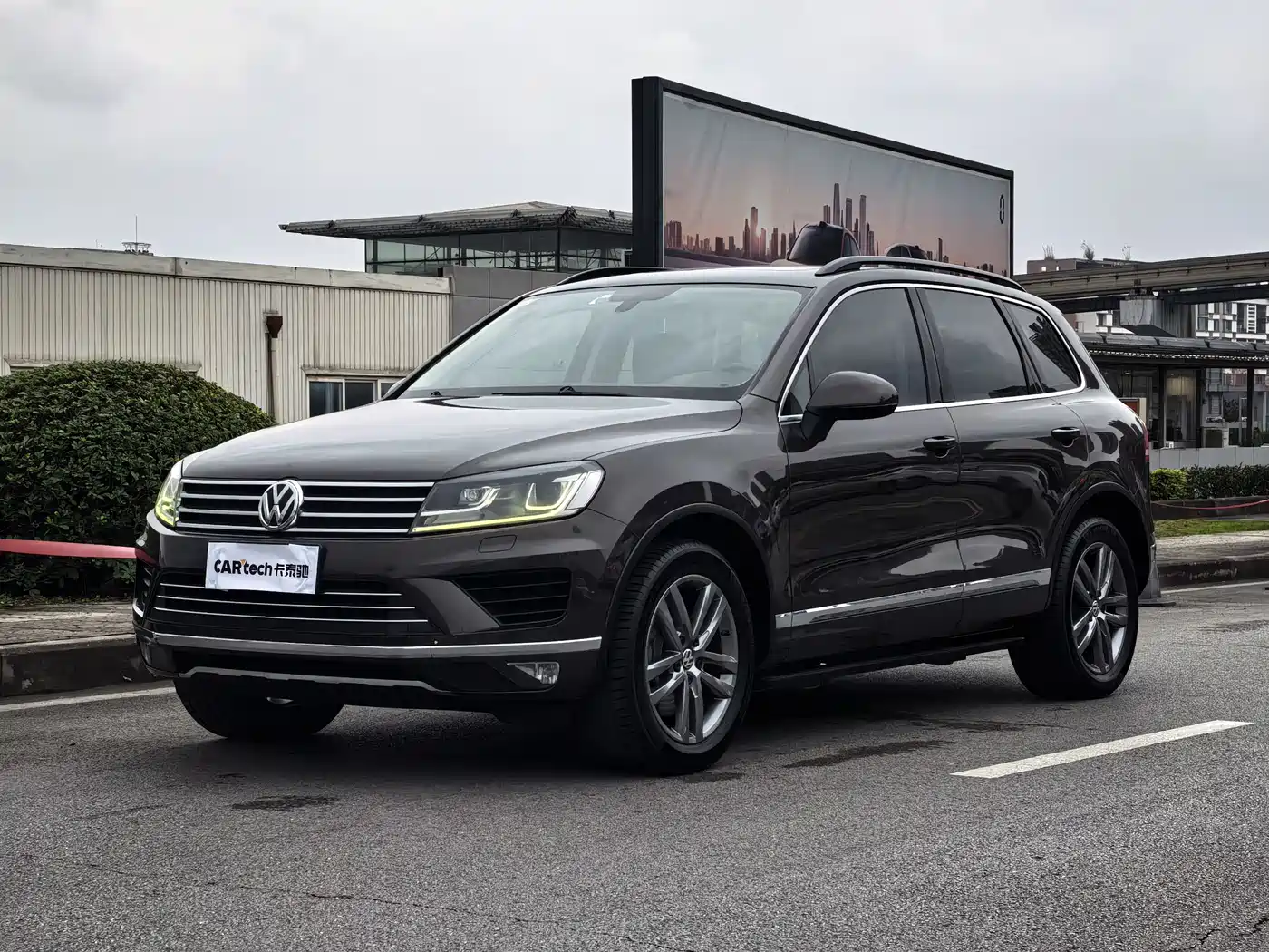 VOLKSWAGEN TOUAREG