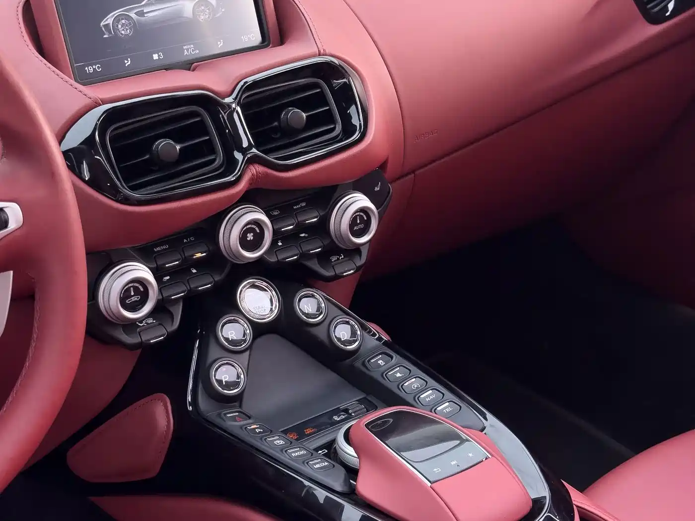 Aston Martin V8 Vantage 2022 2022 4.0T V8 Roadster