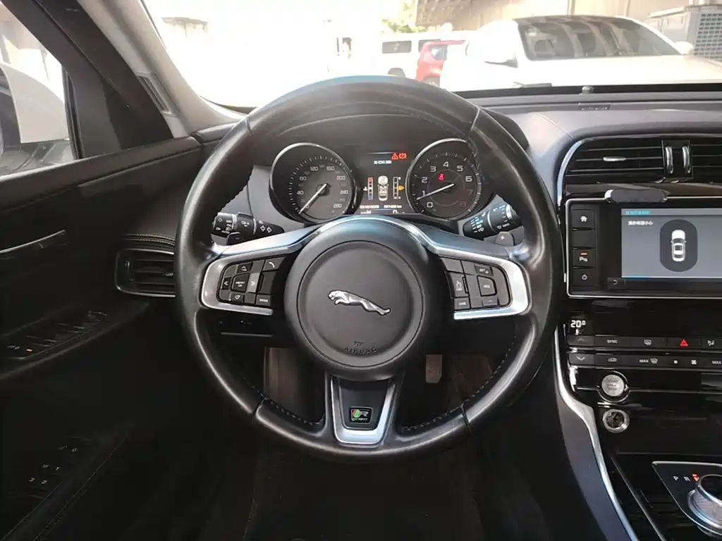Jaguar XE 2015 2015 2.0T 200PS R-Sport