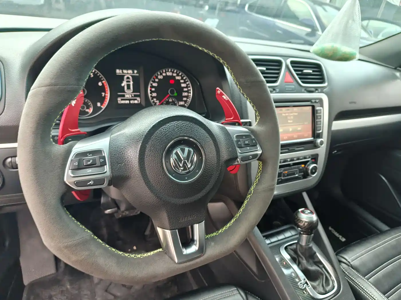 Volkswagen Scirocco 2010 2.0TSI Luxury Edition фото 28