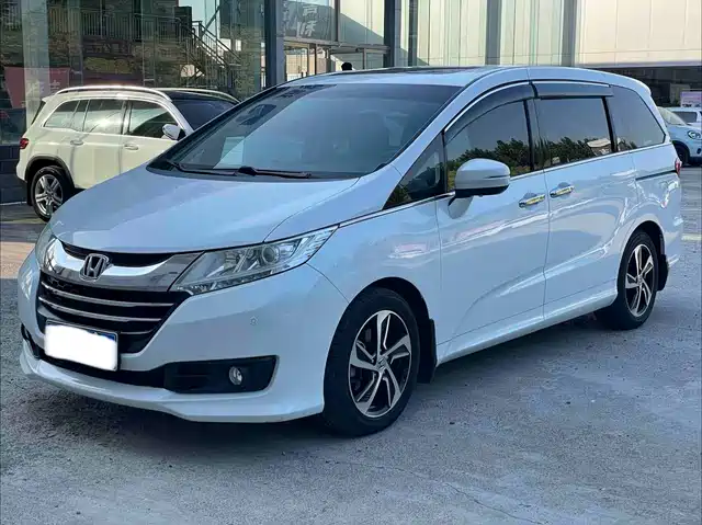 Honda Odyssey 2015 Facelift 2.4L Luxury Edition — фото 1