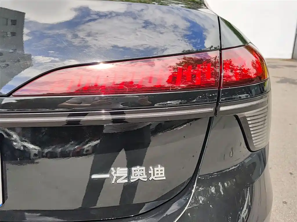 Фото 19 - Audi A6L