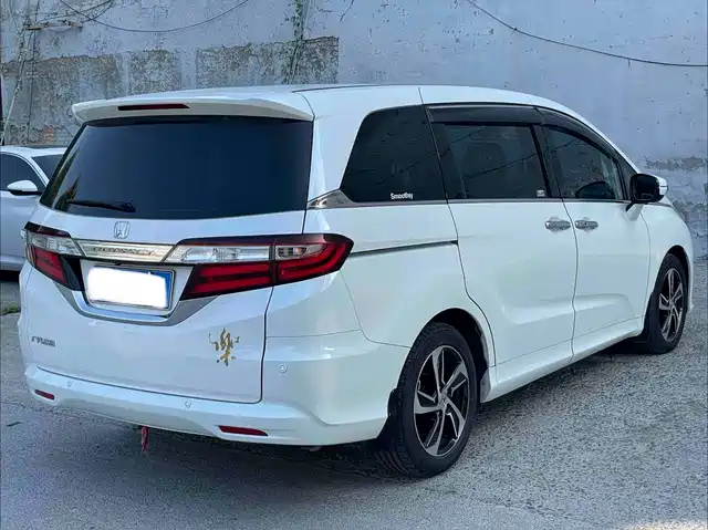 Honda Odyssey 2015 Facelift 2.4L Luxury Edition — фото 3