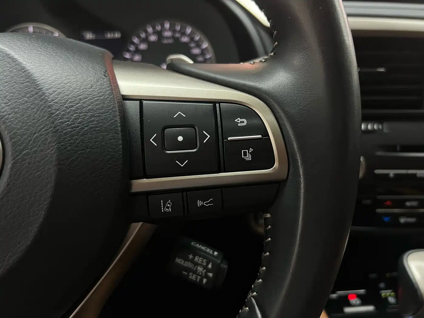 Фото 23 - Lexus RX