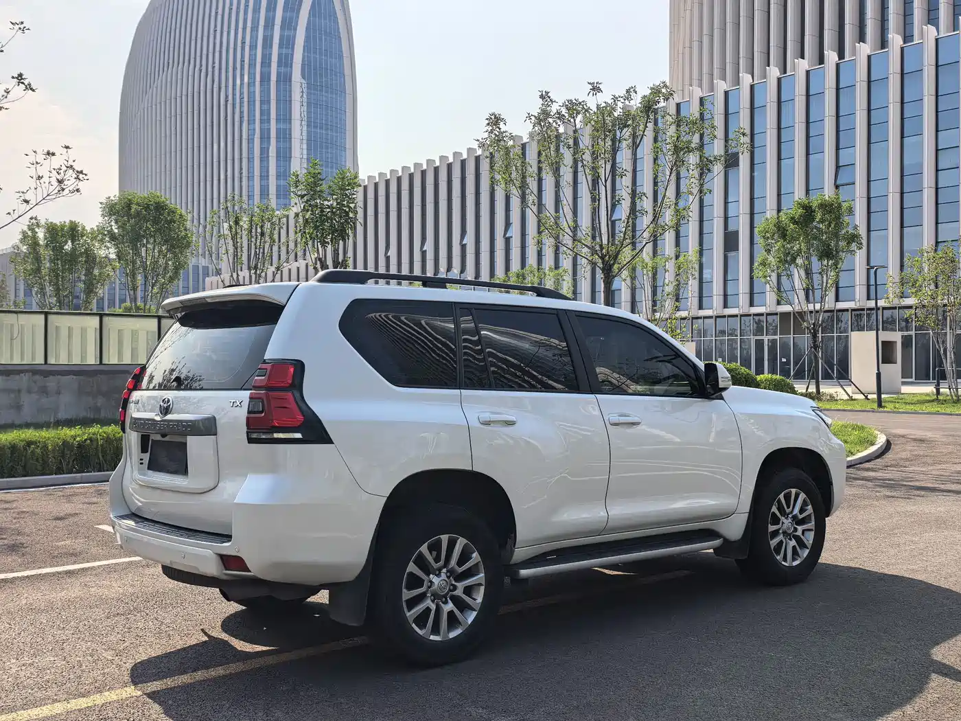 Photo 4 - Toyota Prado