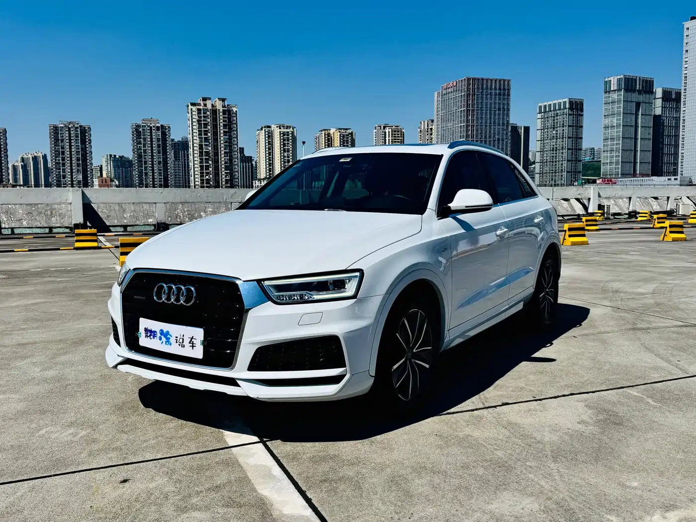 Photo 1 - Audi Q3