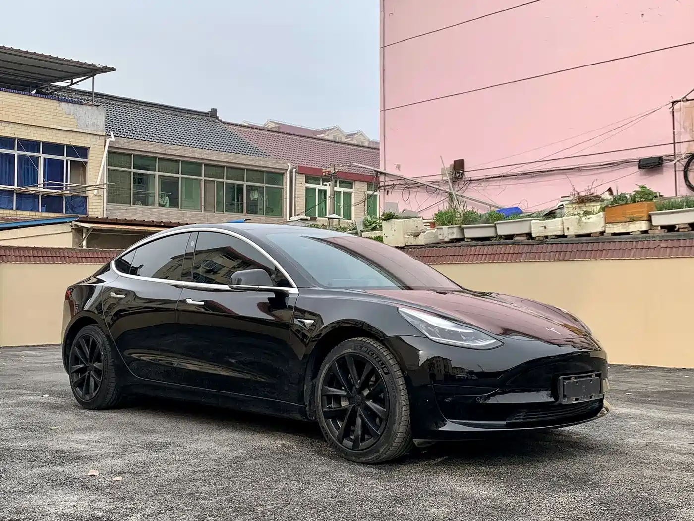 TESLA MODEL 3