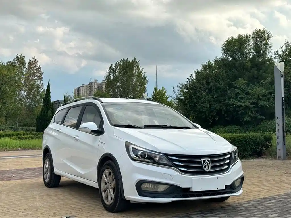Baojun 310W 2018 2017 1.5L Manual Fashion Edition (China V)