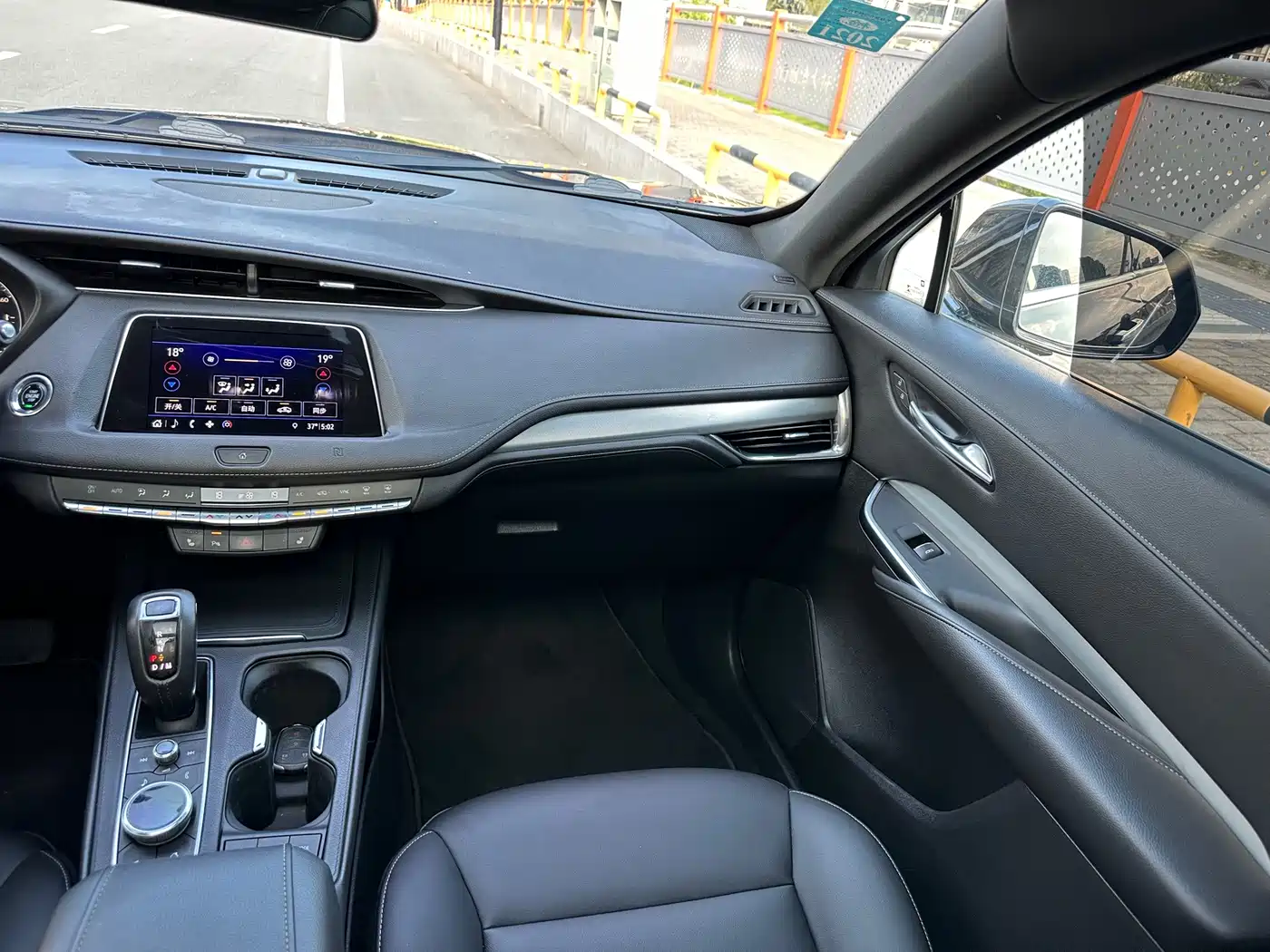 Фото 9 - Cadillac XT4