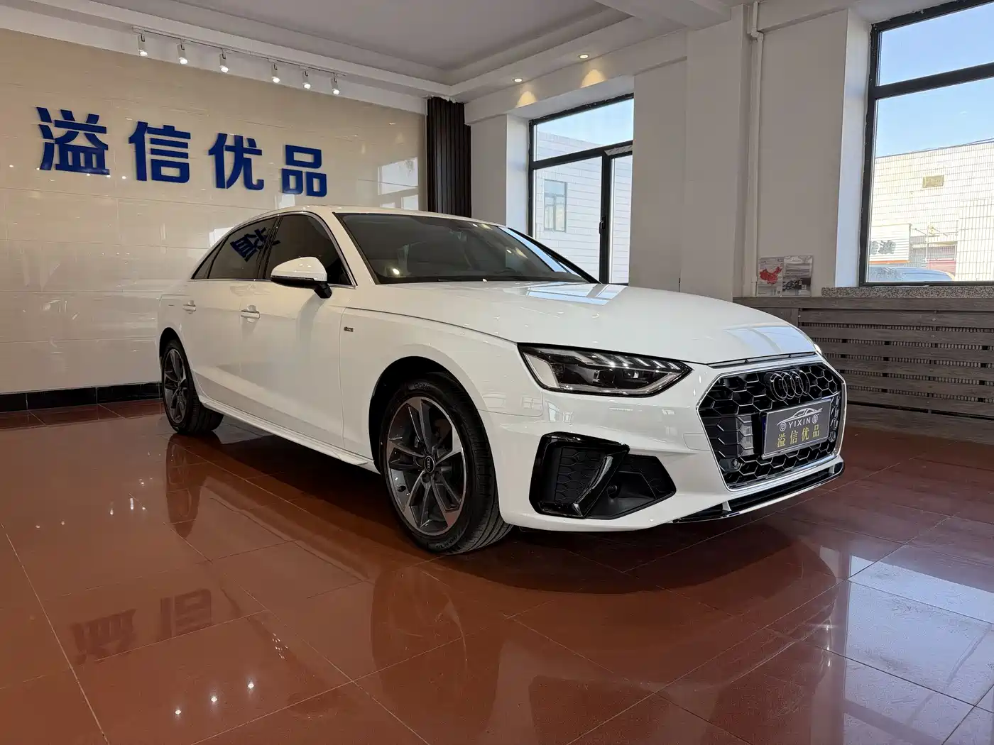 Audi A4L 2025 2 Million Celebration Edition 40 TFSI Fashion Dynamic фото 3