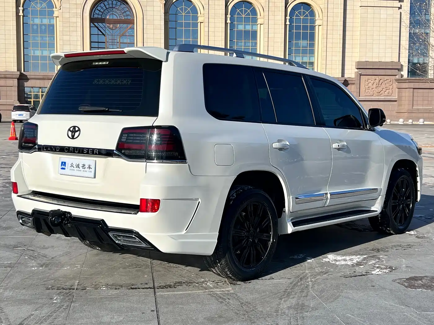 Toyota Land Cruiser (Import) 2015 4.0L V6 Middle East Low Configuration Edition фото 6